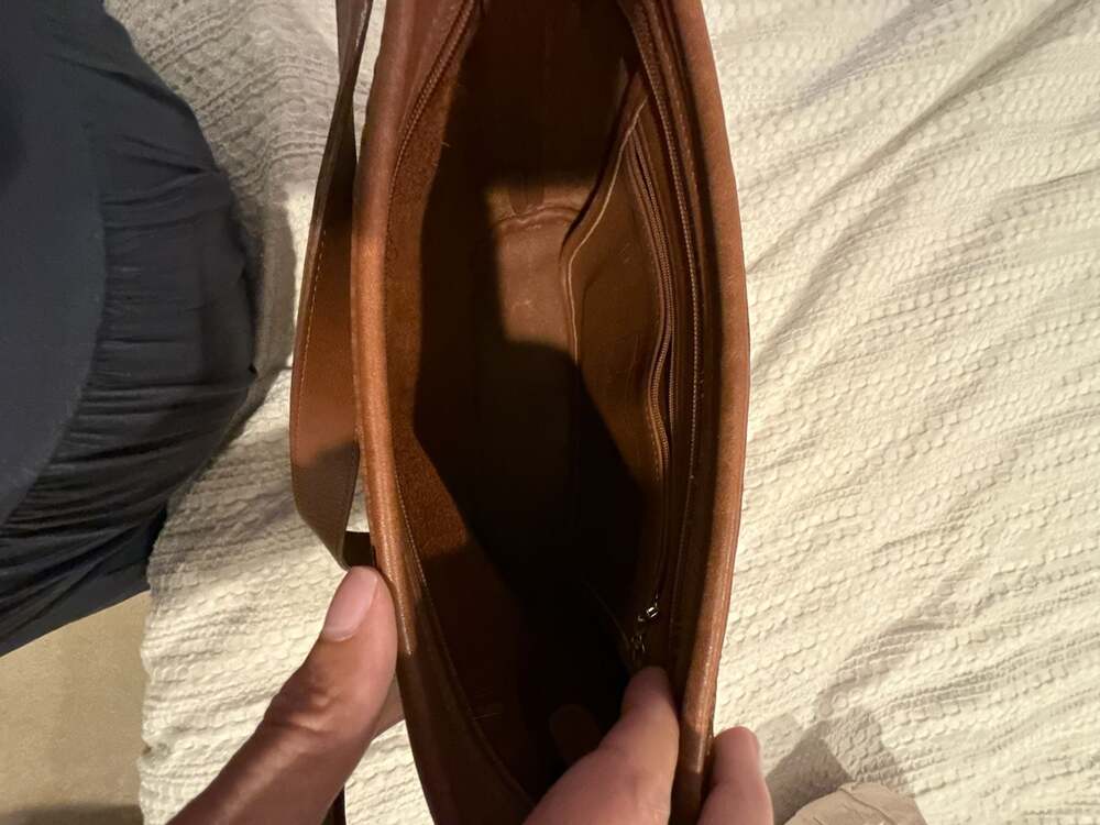Vintage Coach Leather Shoulder Bag in British Tan - Picture 5 of 12